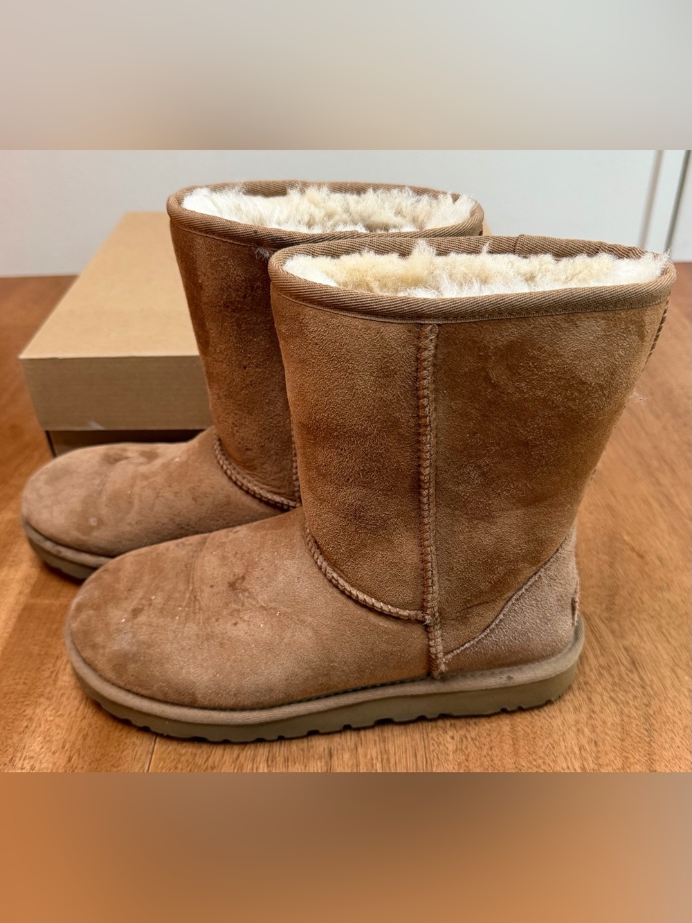 UGG - Women’s Boots | W Classic Short II W / 1016223 | Brown | Size 8